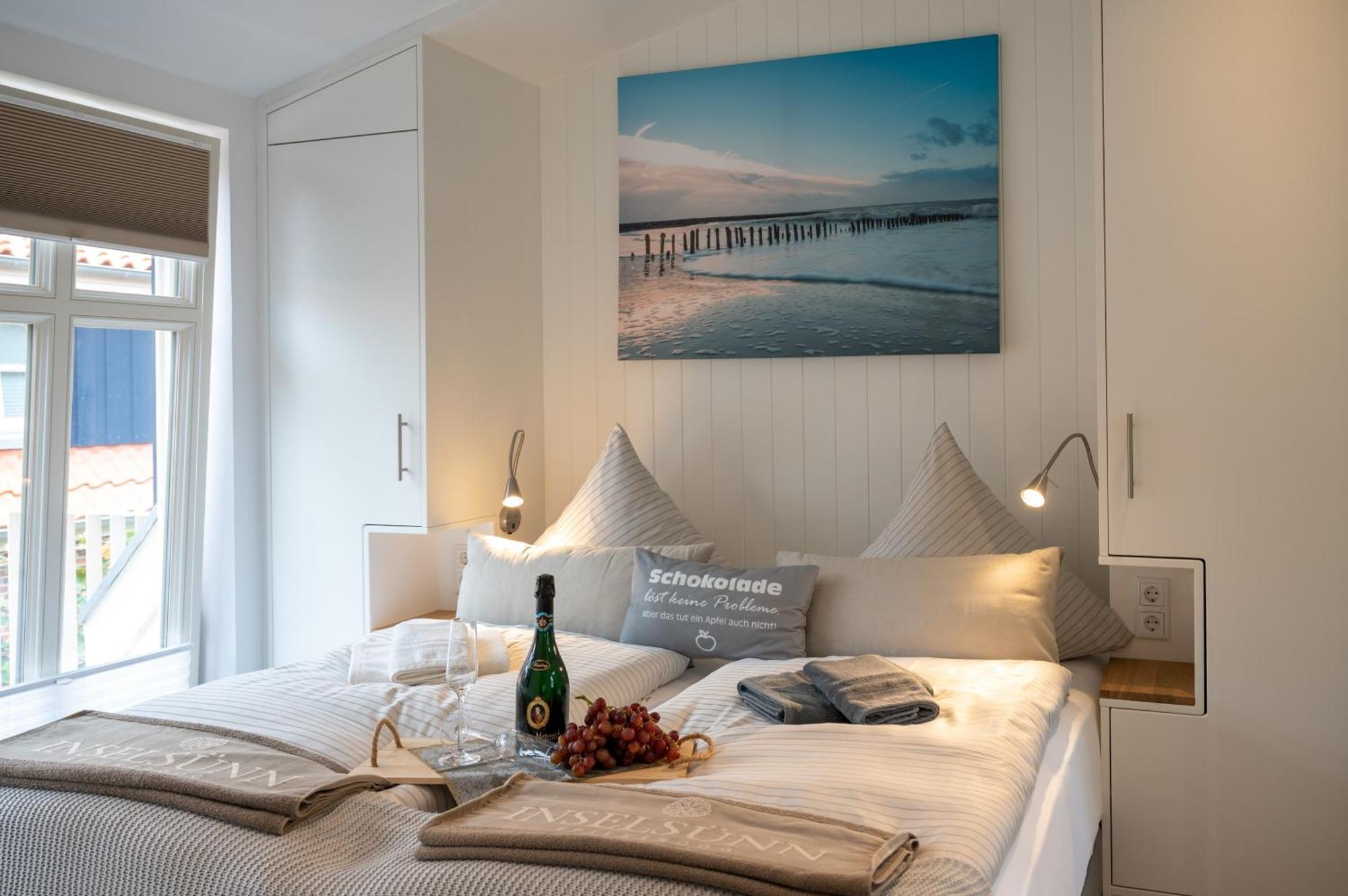 Inselsuenn Hotel Und Apartments Spiekeroog Bagian luar foto