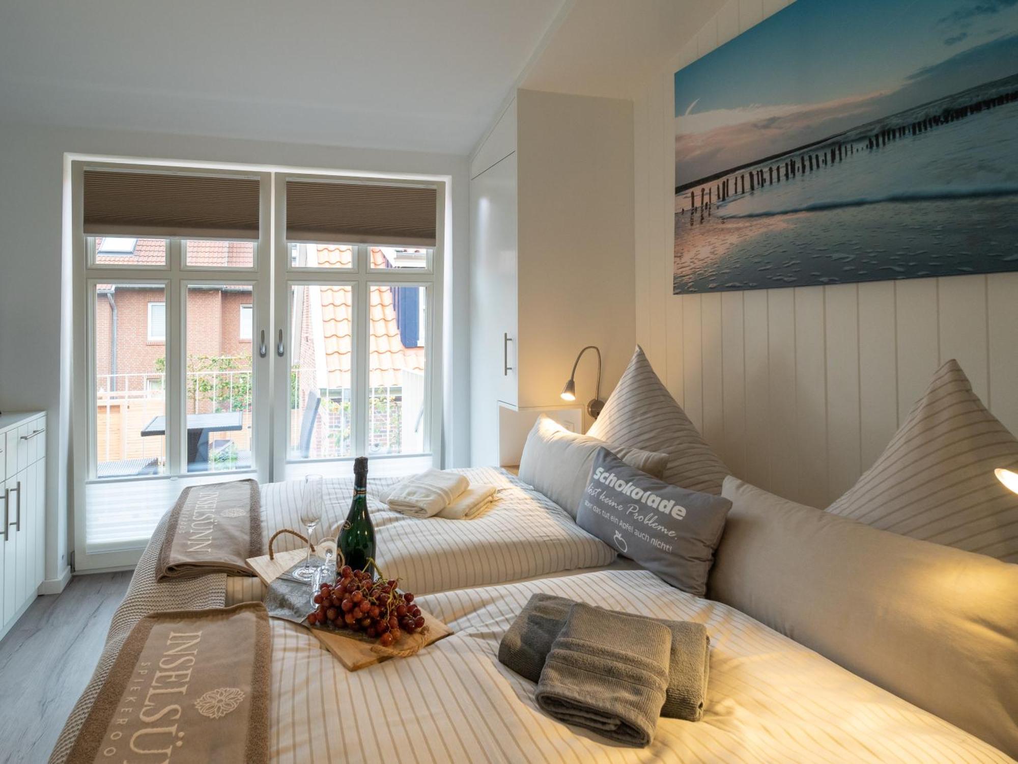Inselsuenn Hotel Und Apartments Spiekeroog Bagian luar foto